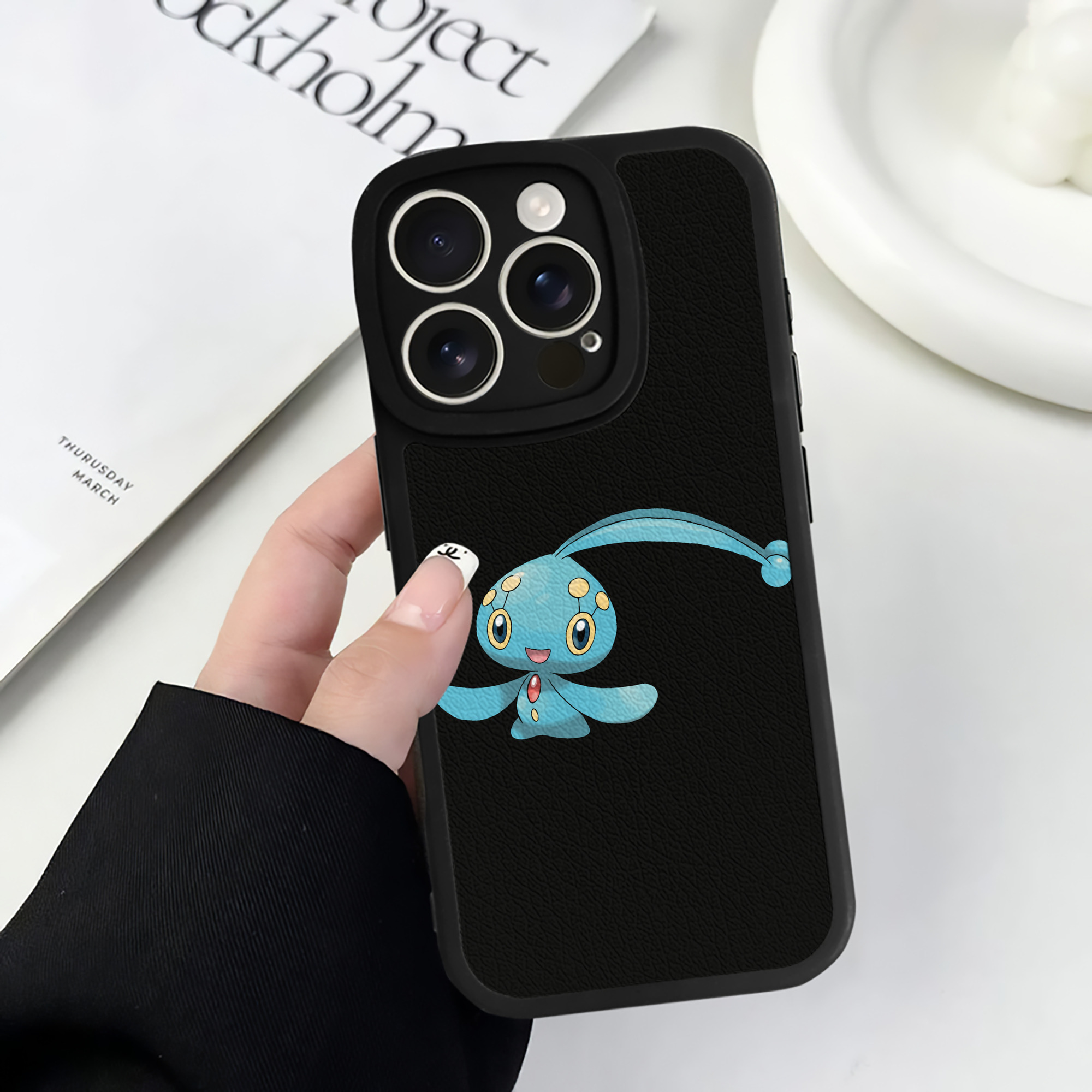 （画像用） ポケットモンスター Pokémon 【iPhone 16シリーズ対応】シリコンスマホケース（レザー調） 材質：シリコン